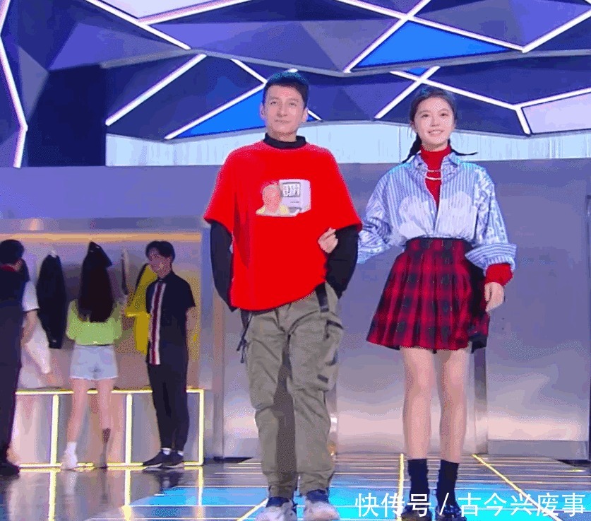完美|适合秋季的“衬衫搭半裙”，时尚简约显知性，完美诠释优雅风情