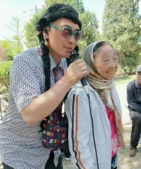 婚姻|65岁老太为了跟“小丈夫”更般配,坚持做整容,最后却败给了现实