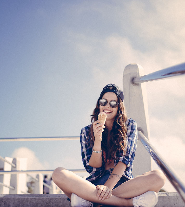 网易|网易云热评我一定会爱上你,在我的窗子下