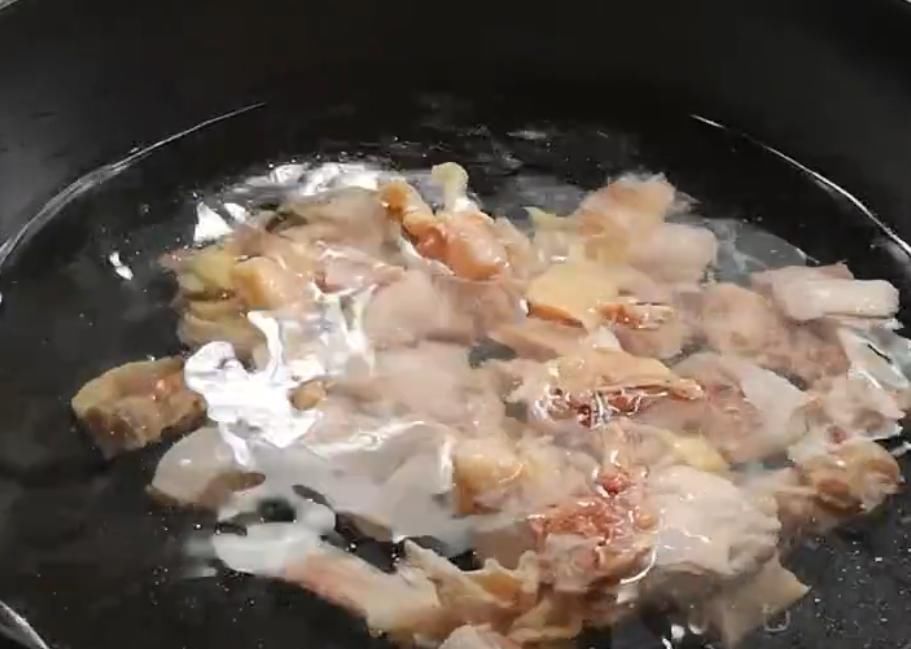 经典|鸡肉的经典做法,香辣美味,一盘鸡肉搭配两碗米饭,真过硬