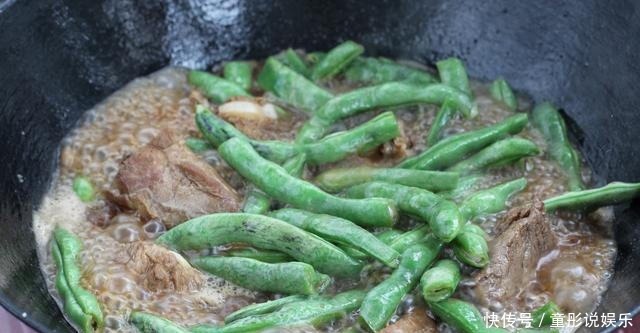  开锅|大热天就用电饭煲做懒人饭，一开锅香气扑鼻，简单省事好吃极了