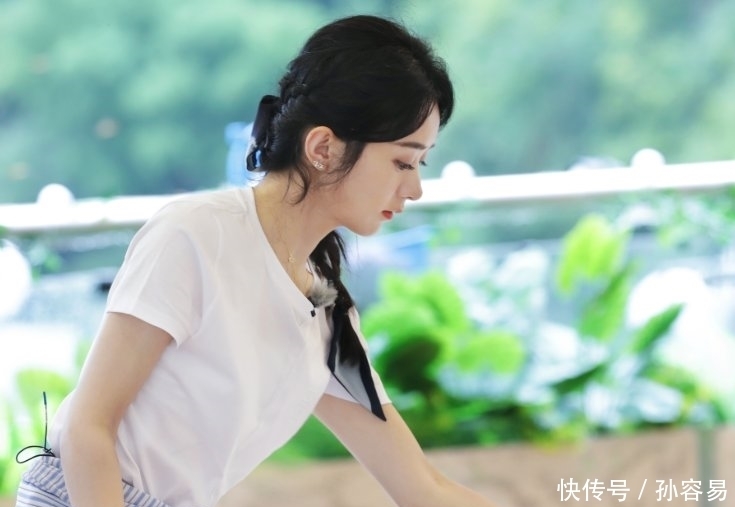  是装不|赵丽颖做美食发现桃子坏了，看清她的处理方法，素养是装不出来的