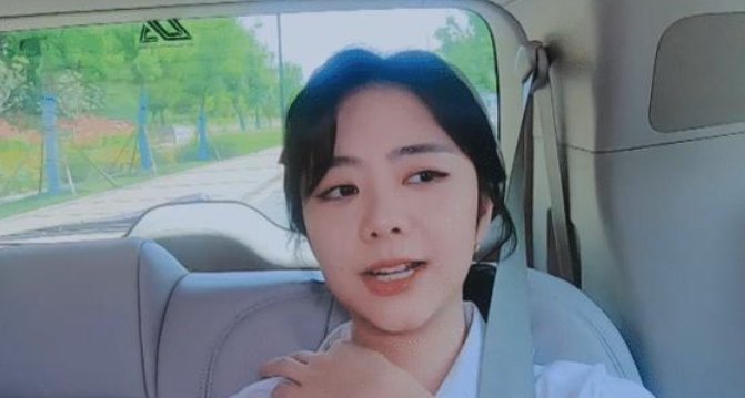 嘉宾|谭松韵刚上车就说想吃面,有谁留意一旁郑爽的表情怕是忘了有镜头