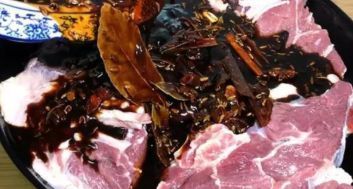 正确|炖牛肉时,有人焯水;有人直接炖?全不对!教你正确做法,太香了