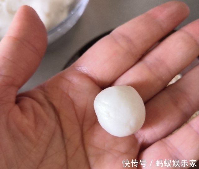  解馋|炸麻圆儿，用糯米粉就能做的简单小吃，解馋