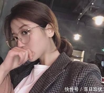 优势|脸上有这3点“优势”的女生,最适合戴眼镜,怪不得异性缘爆棚!