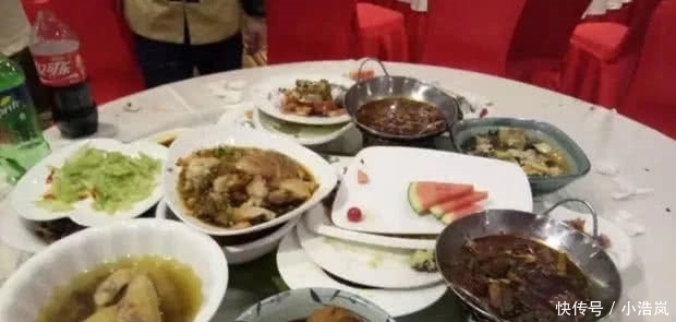  吃不完的菜|为什么饭店服务员不敢吃客人剩下的菜？看完才明白其背后原因
