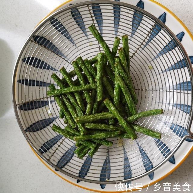 切成|豆角烧茄子,软糯入味,非常的下饭