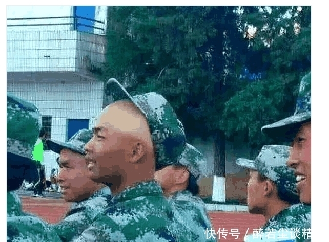 捧腹大笑|军训中的各种笑点,让人捧腹大笑,卤蛋头get到我的笑点了
