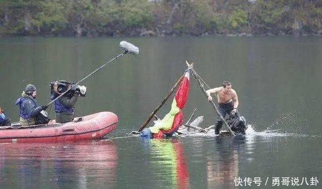 荒野|被欺骗了14年!贝爷《荒野求生》拍摄现场曝光,网友在逗我玩