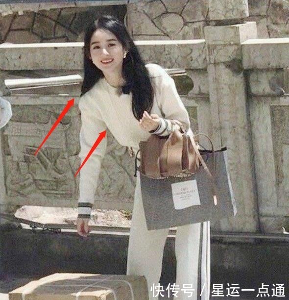  艺人的生图|32岁赵丽颖录《中餐厅》，被路人围观后拍照，这生图我没看错吧