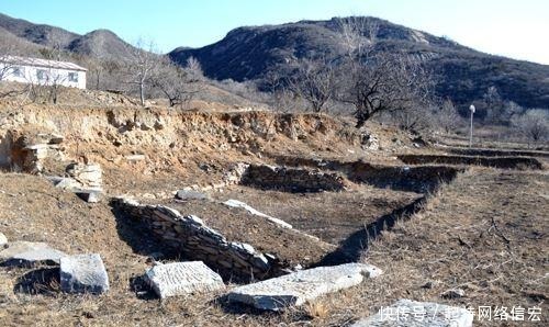 开国|一座化粪池下,里面竟埋着开国皇帝,考古专家发掘时,惊喜不断