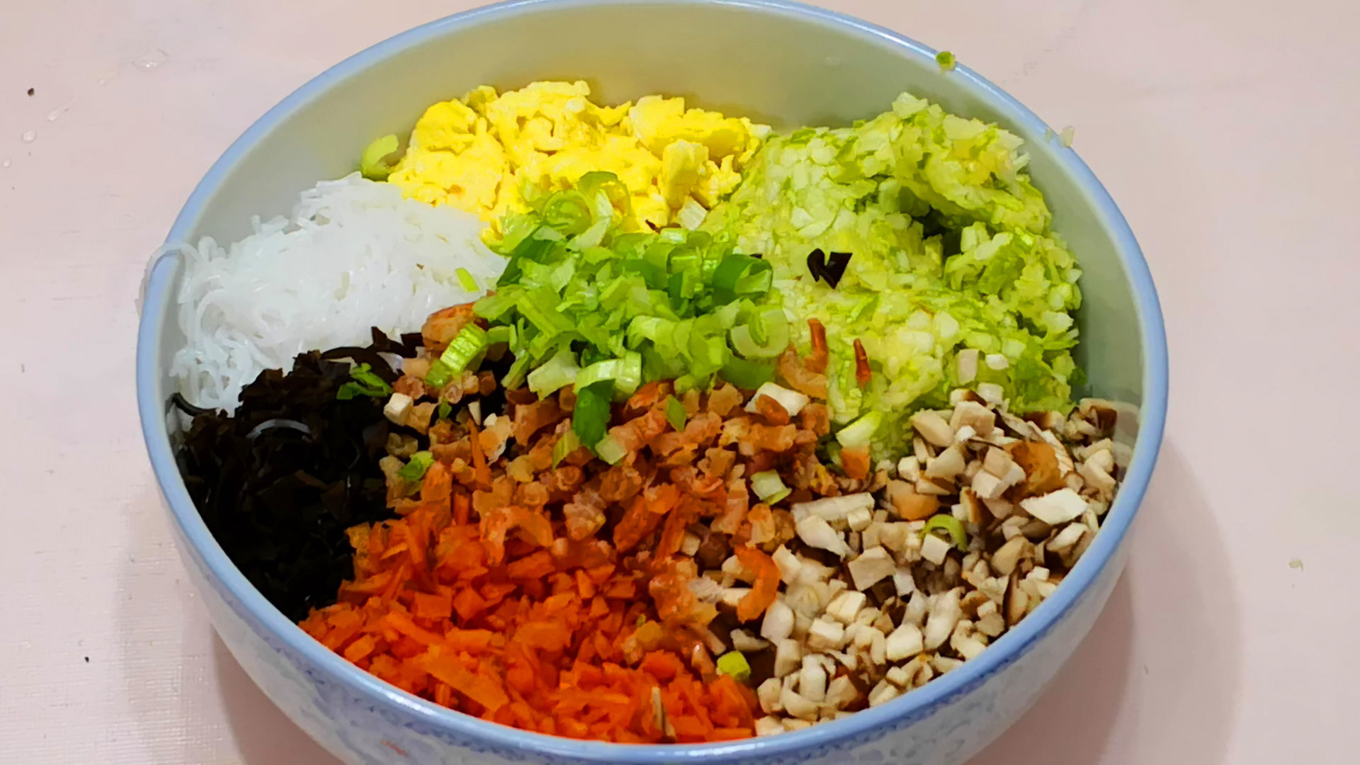 饺子|拌饺子馅时,到底要不要放葱姜蒜以前没注意,难怪饺子不鲜美