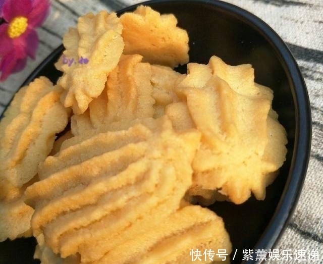 饼干|自制的简单饼干，奶香美味的，不要错过