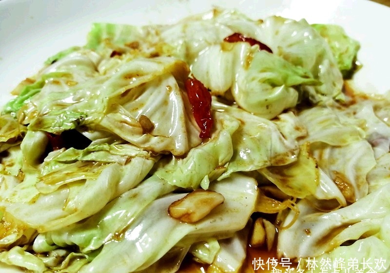 选择|清淡爽口的“手撕包菜”简单超下饭,减肥餐的最佳选择