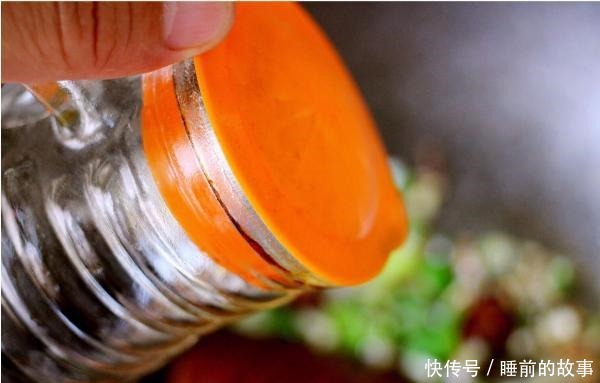 羊蝎子|秋天进补吃猪肉牛肉都不如吃它,麻辣鲜香,多添一碗饭