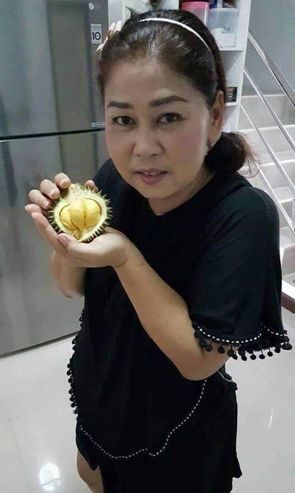 超市|在超市买回只有一只手掌大小的榴莲,剥开一看后,结果让人吃惊