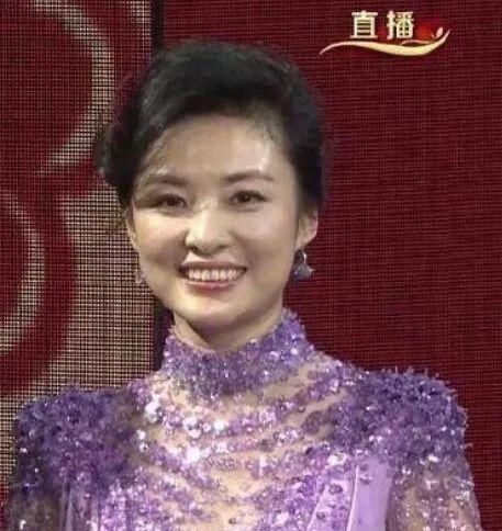 告别|曾是央视“最美”主持人挤掉倪萍,斗过董卿却突然告别央视