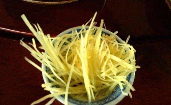 丝瓜|丝瓜跟它炖到一块儿，比鸡汤还鲜美，比参汤还补特别适合夏天吃