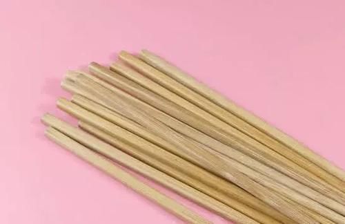 不用|筷子用清水洗,比不洗还脏学会一招,筷子一辈子不用换