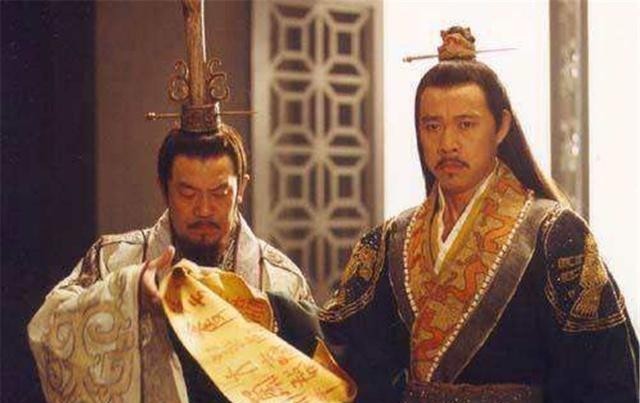 日本鬼子|日本鬼子本要屠村，结果抬头看见1座墓，立马跪下磕头并撤出村子！