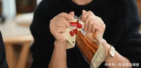  可不是|逼员工吃“死神辣条”，“辣条”英文可不是WeiLong或latiao哦