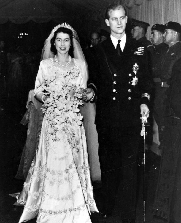 婚纱|百年婚纱秘史原来以前的新娘还不止会穿白婚纱