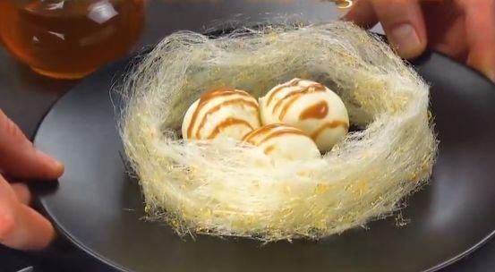 大厨|米其林大厨用梳子做小吃,大手一挥瞬间成型,口水都忍不住了