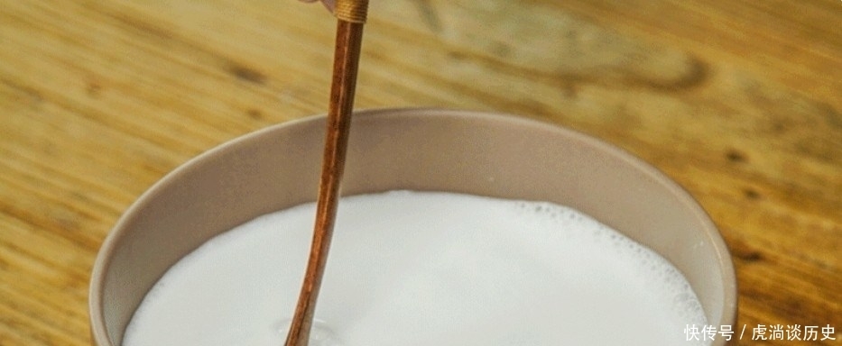 豆腐|蒸出来的米豆腐看起来扎实,吃着还是弹弹糯糯的口感,没有它搞不定的