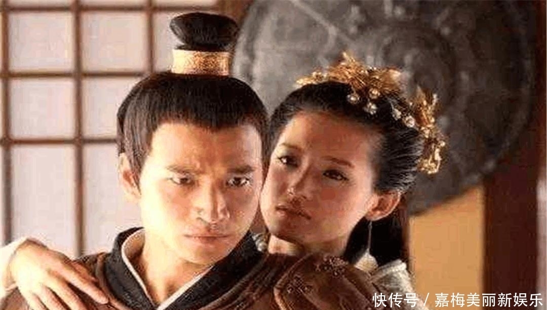  宴请|皇帝宴请大臣却不备碗筷, 大臣吃完后转身离开, 皇帝: 此人危险, 留不得!