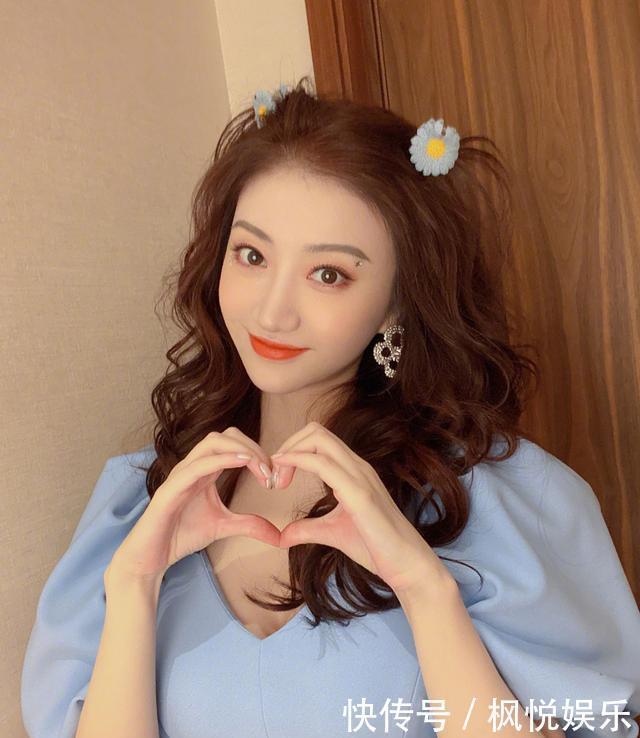 范冰冰|以为范冰冰够美了,没想到景甜更接地气,自拍造型真是“甜”