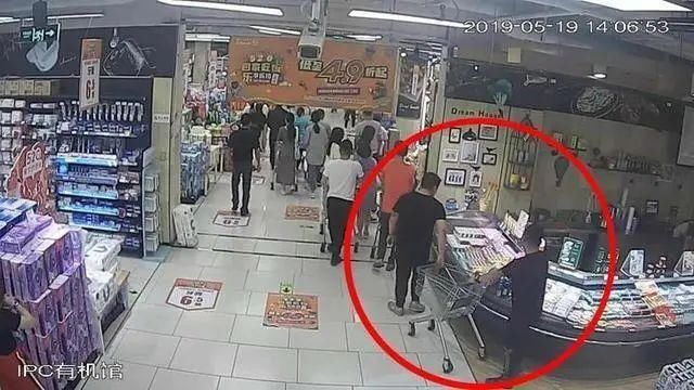 过期|小伙逛遍大小超市,不花钱还拿钱老板们敢怒不敢言…警方出手了