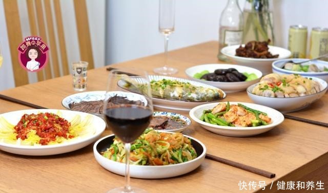 家宴|我家中秋午餐家宴8菜1汤,满满一桌很实惠,第4道经典传家菜