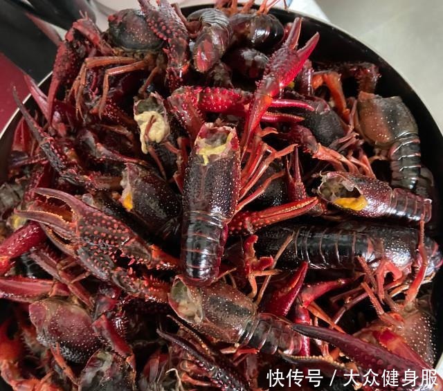 小龙虾|麻辣小龙虾和蒜蓉小龙虾,好吃到吮指