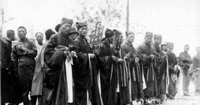 有钱人|张学良统治下的大连老照片,收录了当时有钱人出殡影像!