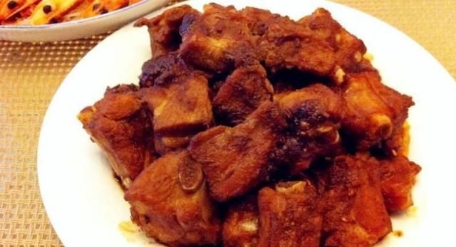 错误|焯排骨用“冷水”还是“沸水”做错了肉发柴,以后别犯这错误了