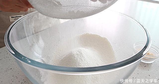 酥饼|外皮酥脆,里边软嫩的烤酥饼,抹上黄油和果酱更好吃