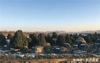  孙殿英等人|1952年, 考古专家带枪进入康熙陵墓, 后却为何慌忙出来决定封宫?