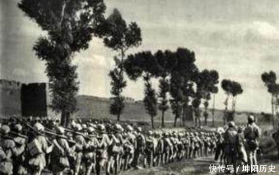 包围|在被日军包围后, 他提出了和所有人相反的意见, 没有损失冲出了敌人的包围