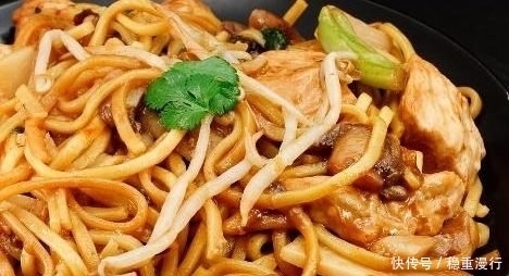  炒面条|面条别做焖面了，蒸一蒸炒一炒，一锅不够吃