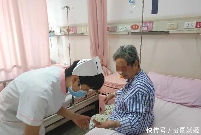  尹爱萍|母女被困电梯4天互喝尿液求生：住4层别墅，没带手机