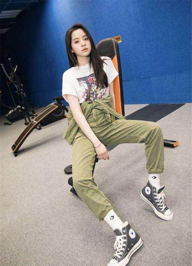 卫衣|“打底裤”已经失宠了!今年流行的是“粽子裤”,遮肉显瘦又百搭