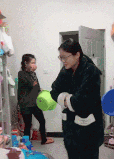  恩爱|搞笑GIF：强行秀恩爱，后果果然很严重！