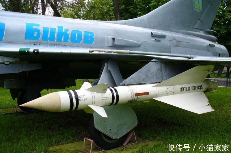 气昏|苏军最没意义的空中撞击苏-15气昏了头,与走私飞机同归于尽