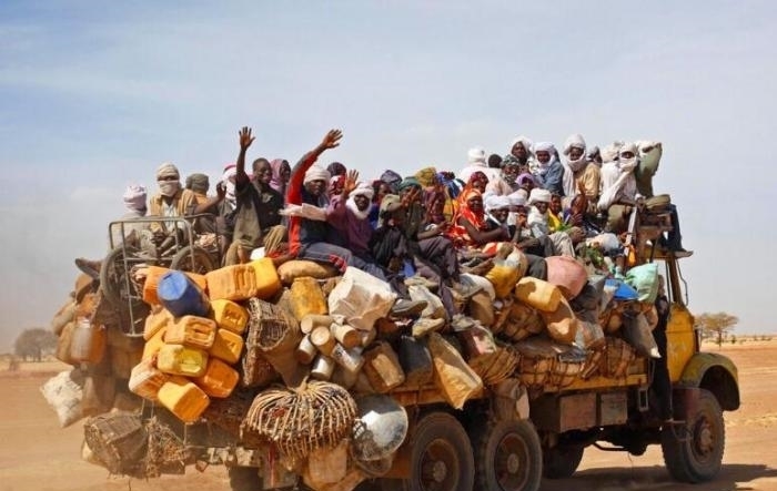  疯狂|全世界疯狂超载的九张照片, 永远不要低估了一颗“挤挤还能装下”的心