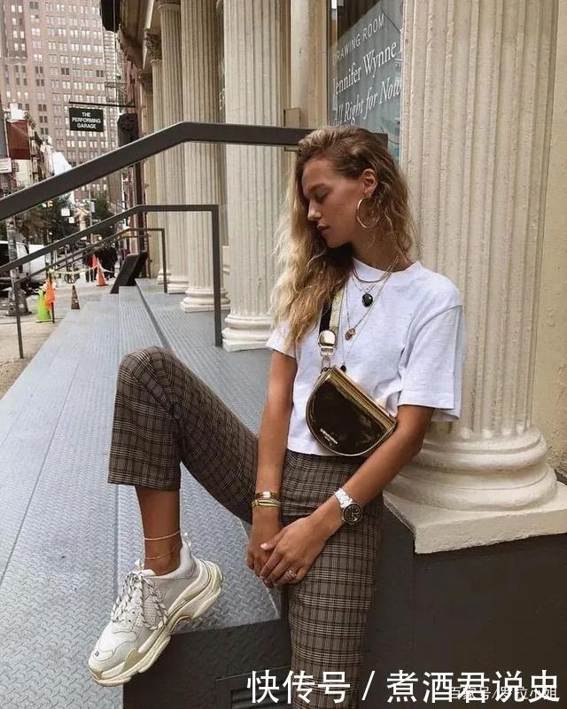  吊带衫|这5件夏日必备上衣，太好穿了！