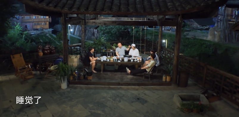 节目|《向往的生活》被批作秀,嘉宾只吃饭不收拾,全靠“保姆”帮忙!