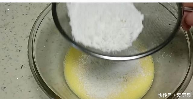 蛋糕|用平底锅就能做出很绵软无油、低糖的蛋糕饼,大人小宝宝都可以吃