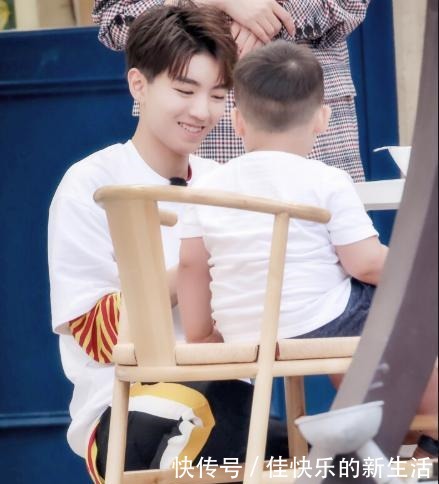 大厨|“减肥期”的王俊凯,面对林大厨热情夹菜,他的反应再度彰显情商