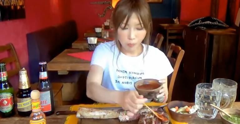 牛排|大胃王吃5块“战斧牛排”,店老板揭穿了她,网友我也能吃完